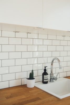 Choosing Backsplash Tiles for Your Kitchen or Bathroom