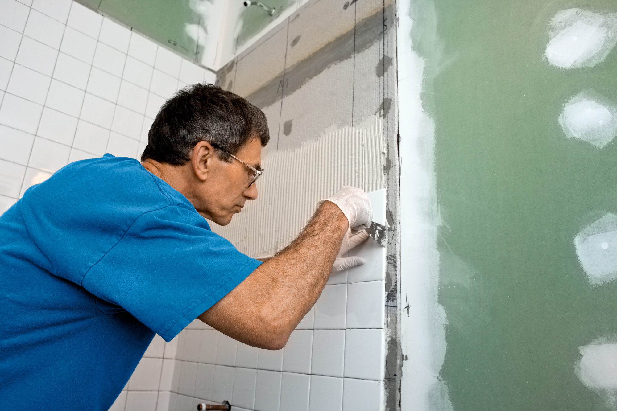 What To Look For When Hiring Professional Bathroom Remodeling Contractors 1 What to Look for When Hiring Professional Bathroom Remodeling Contractors